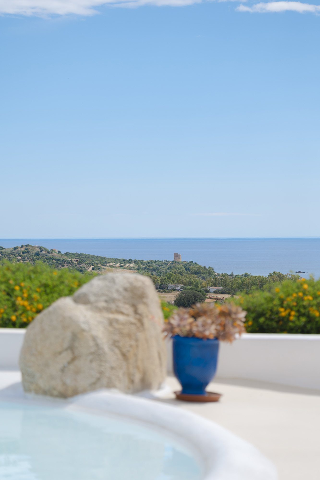 Vista del golfo con la torre antica