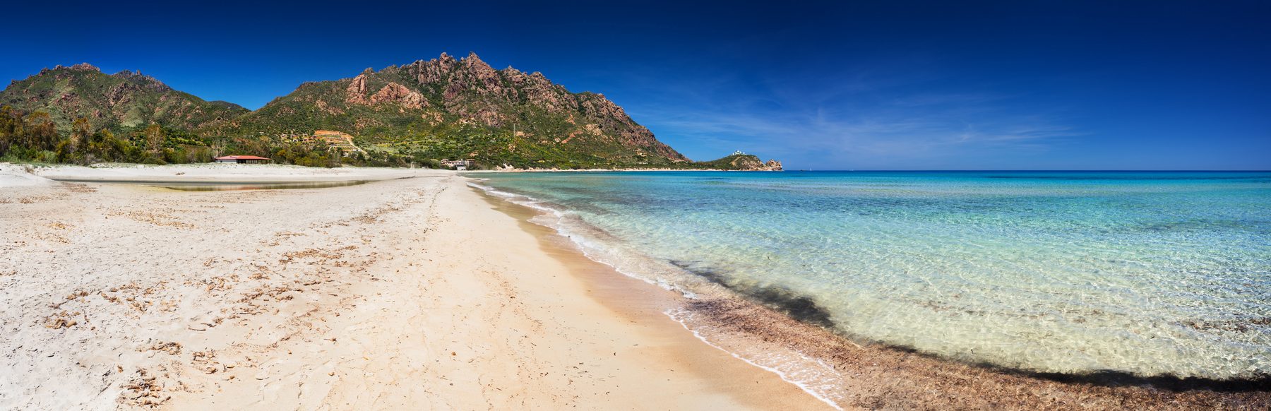Spiaggia di Foxi Manna a Tertenia con acque cristalline