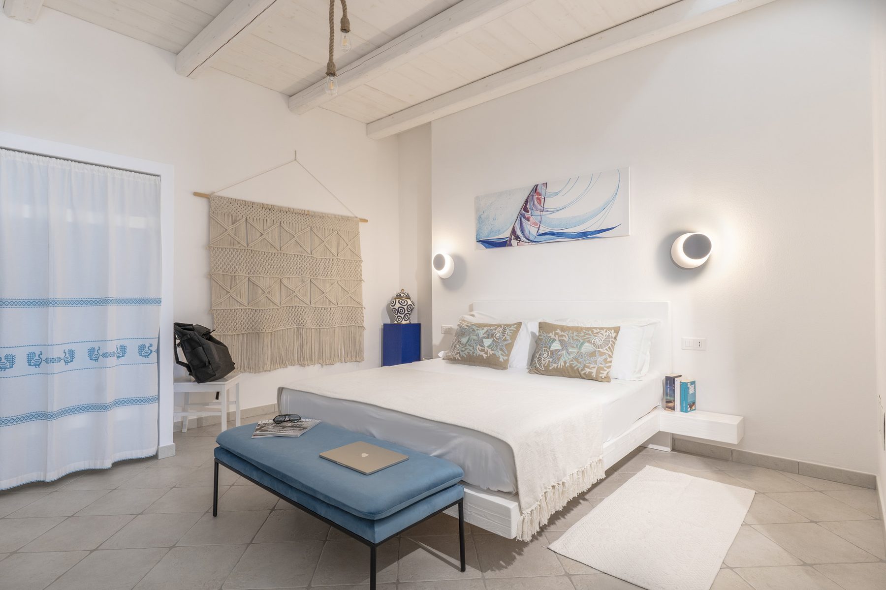 Suite ampia con macramè e quadro vela